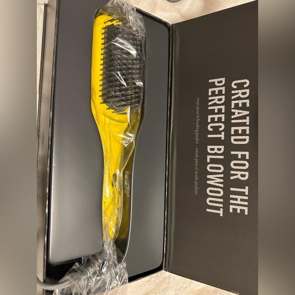COPY - COPY - Drybar The Brush Crush Heated Straightening Brush Brand new!